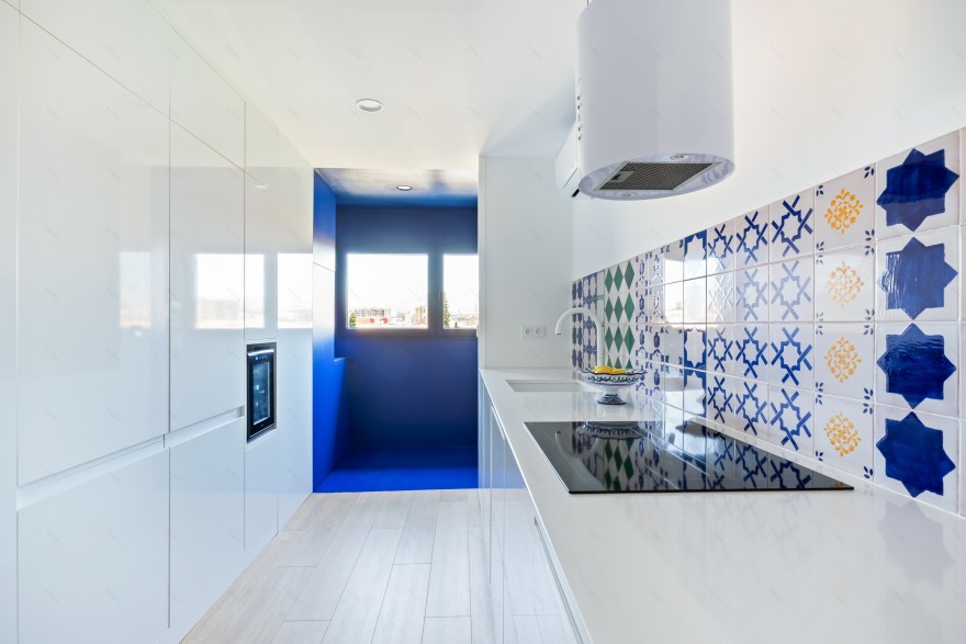 格兰纳达 80 年代厨房翻新-1