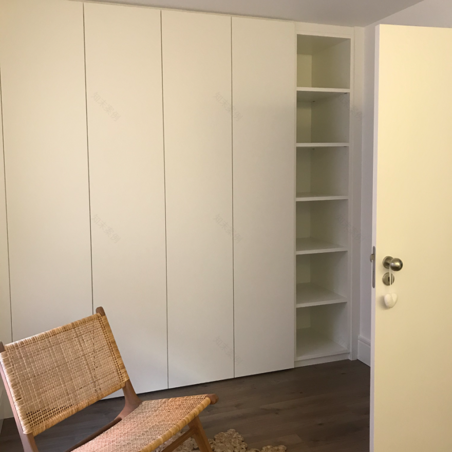 葡萄牙历史中心住宅翻新,木质阶梯成亮点-17