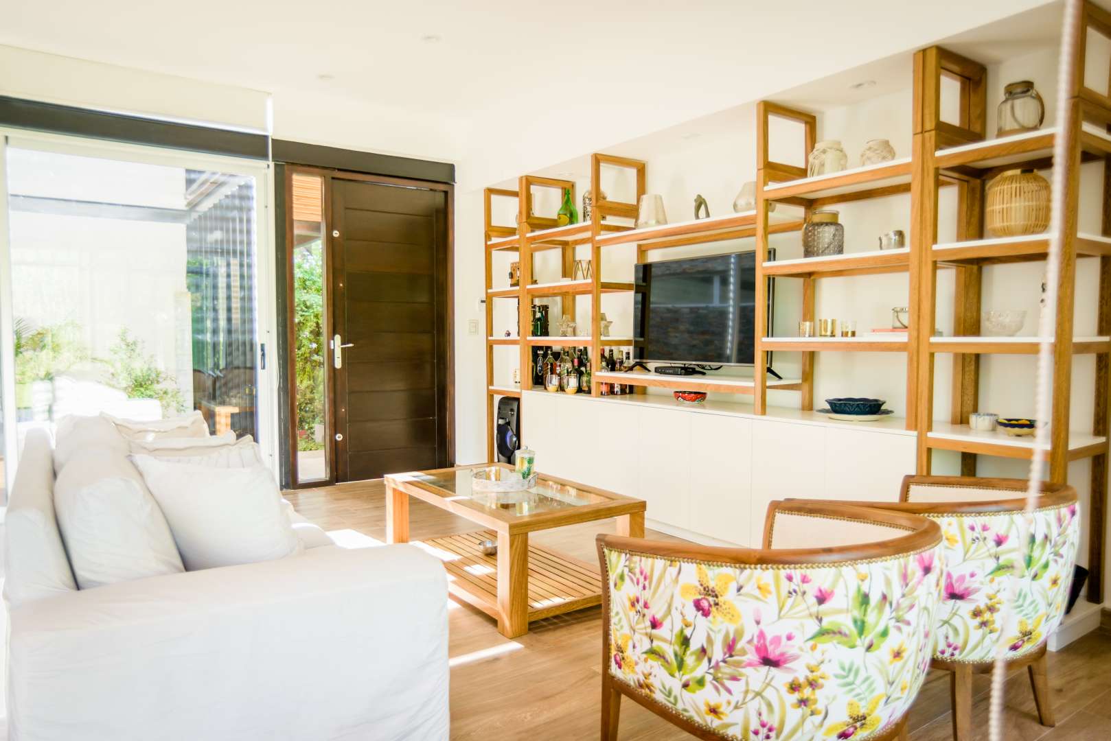 简约之居，功能齐全的家庭聚会空间-17