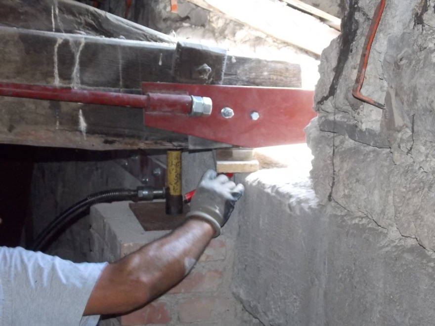 圣弗洛里塔教堂的地震修复-9