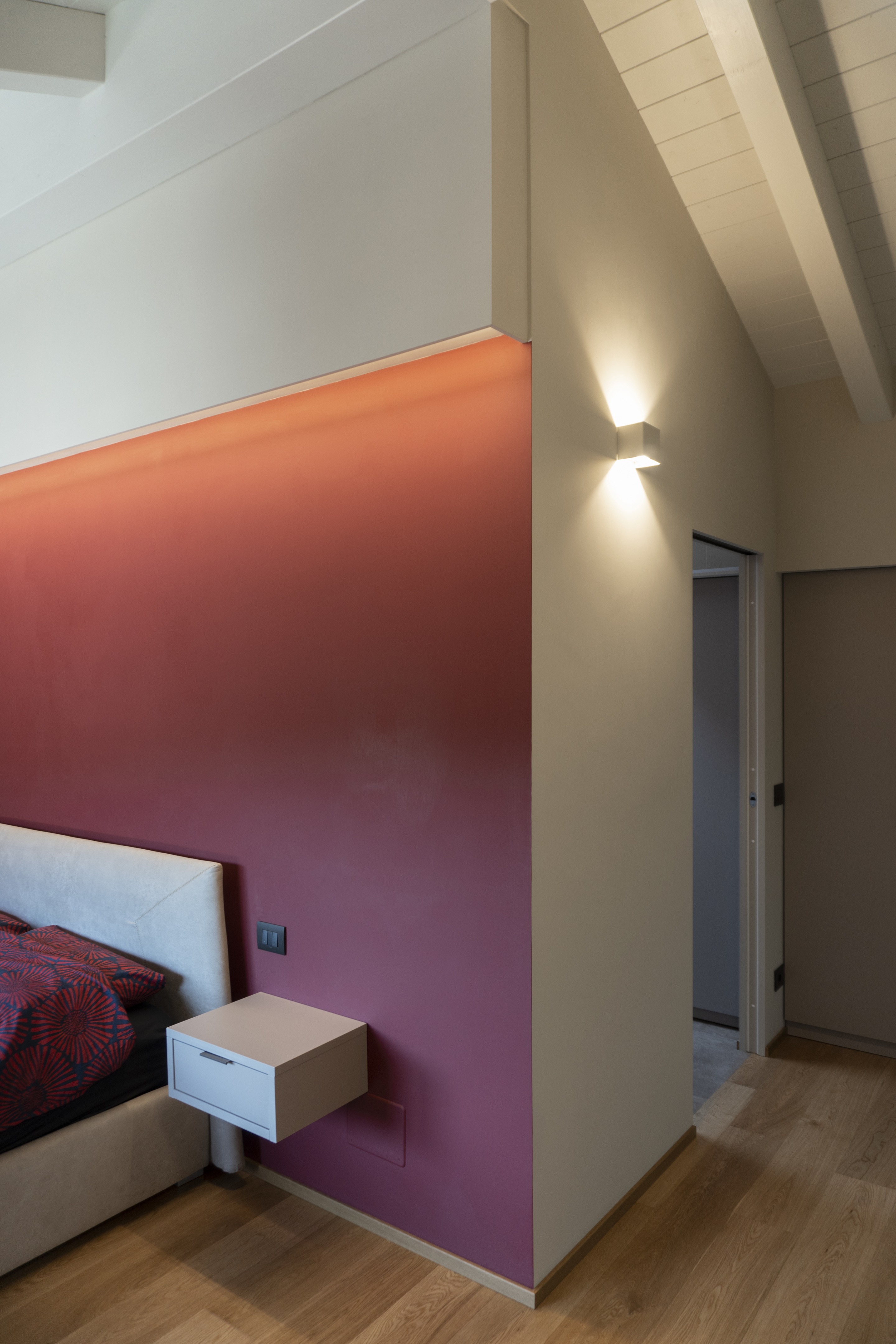 乡村旧屋翻新,金属屏风打造舒适居住环境-10