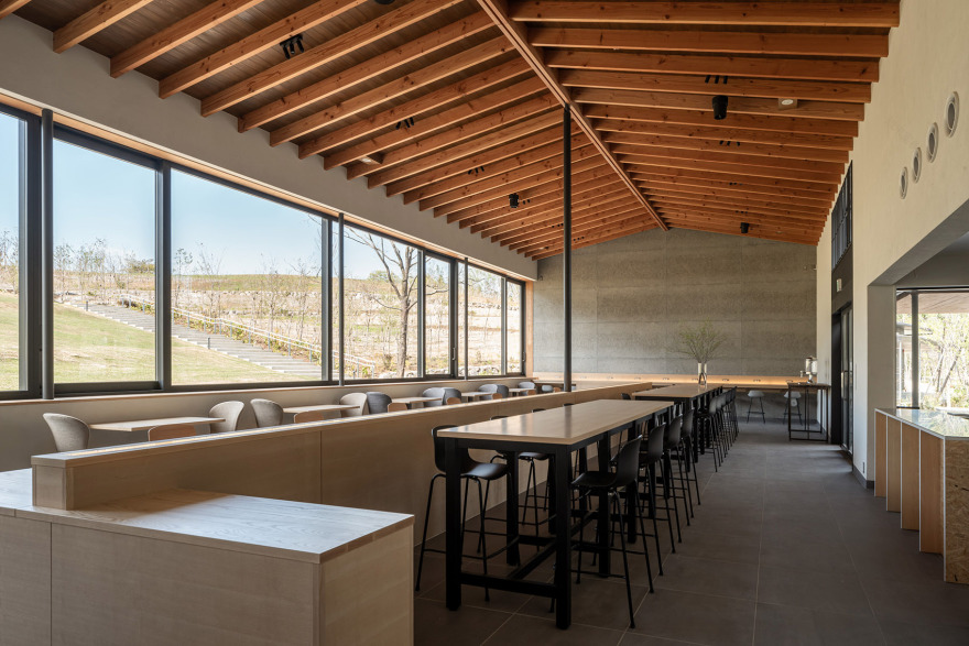 町田药师池公园“四季彩之森”游客中心,日本/运用村落般的建筑形式营造愉悦步行体验-45