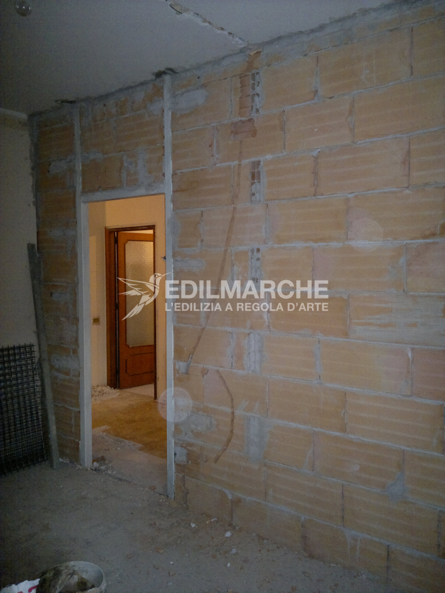 140 平米马切拉塔公寓翻新,自然木色与柔和色调的优雅融合-1