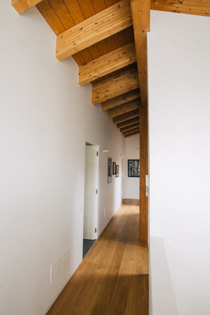 自然材料打造的意大利别墅设计-2