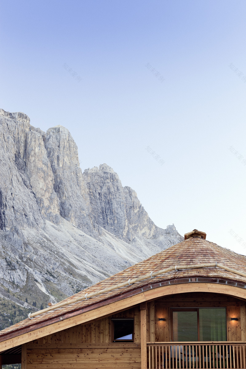 雪山之巅的温馨木屋——Perathoner Architects 的 Hotel Chalet Gerard 设计-11