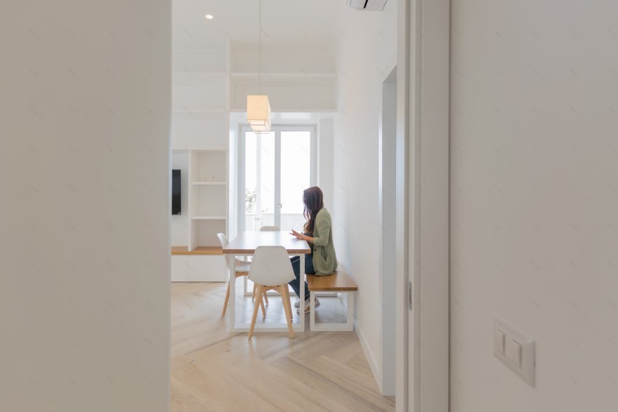 简约暖调的海湾美景丨意大利-0