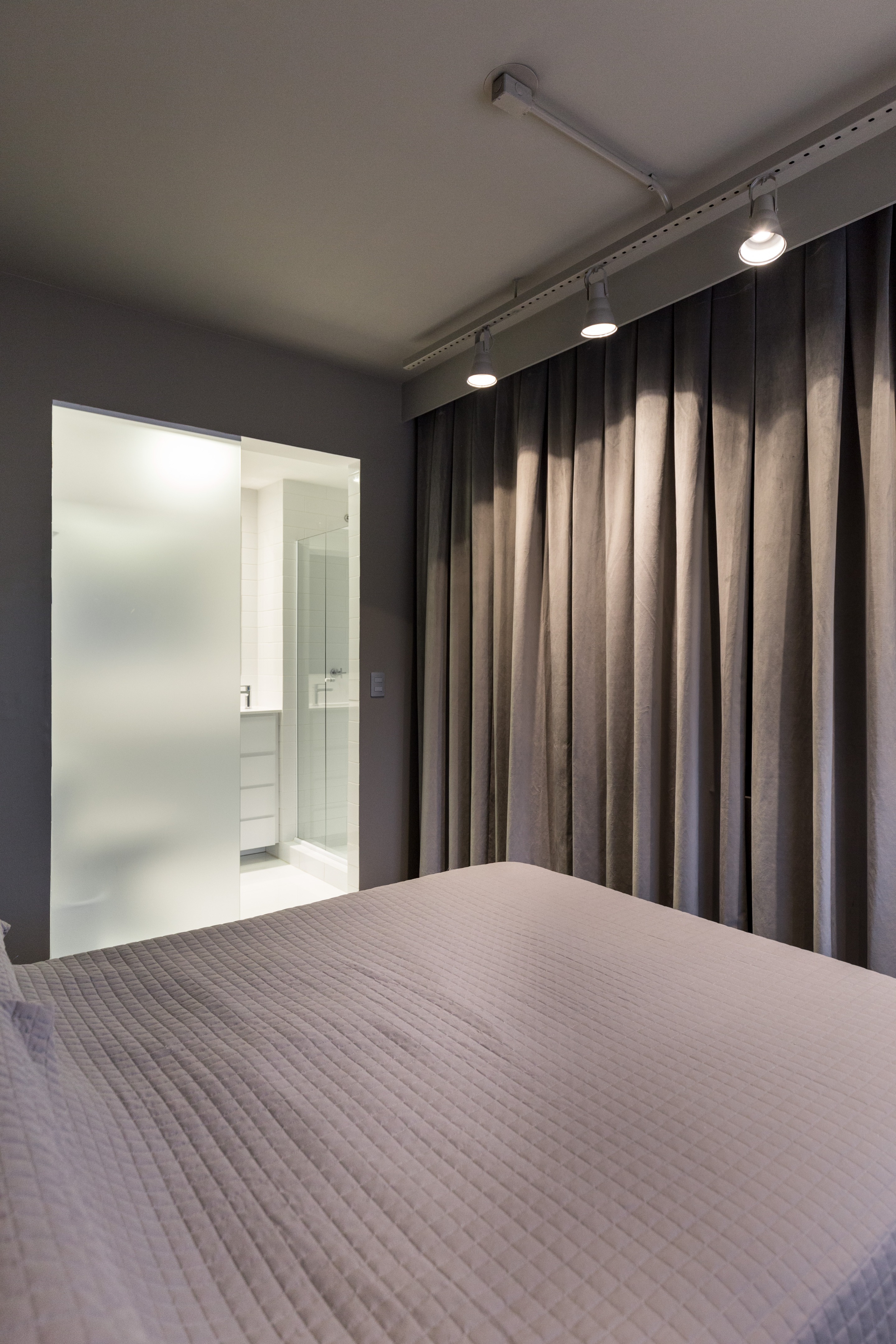 黑白灰的简约之家 | 巴西公寓设计案例-24