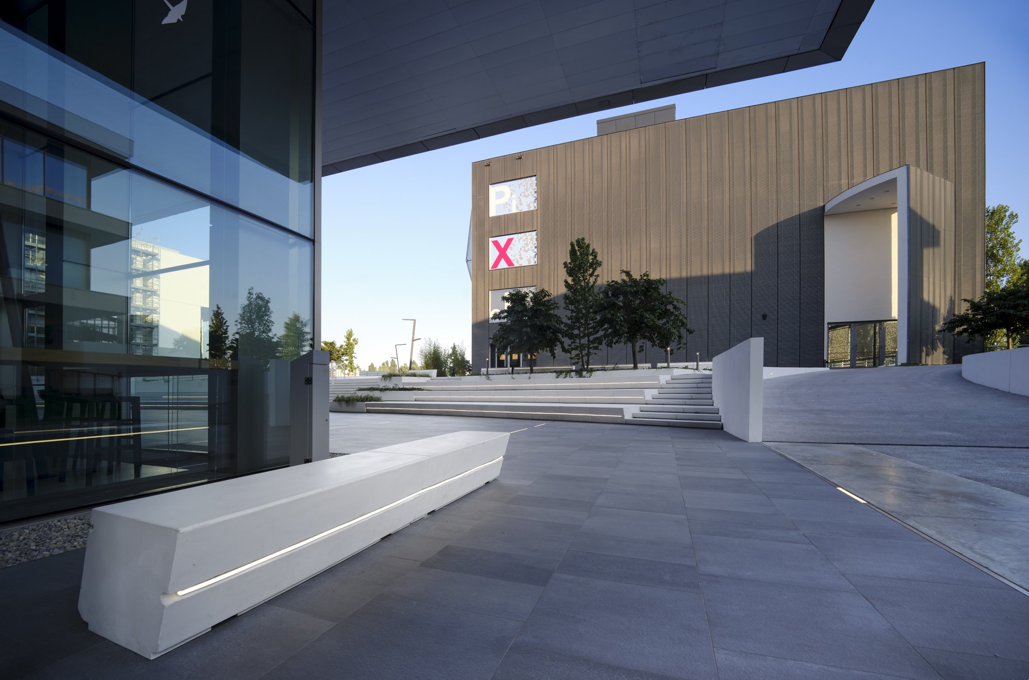 自然元素融合的创新工作空间-8