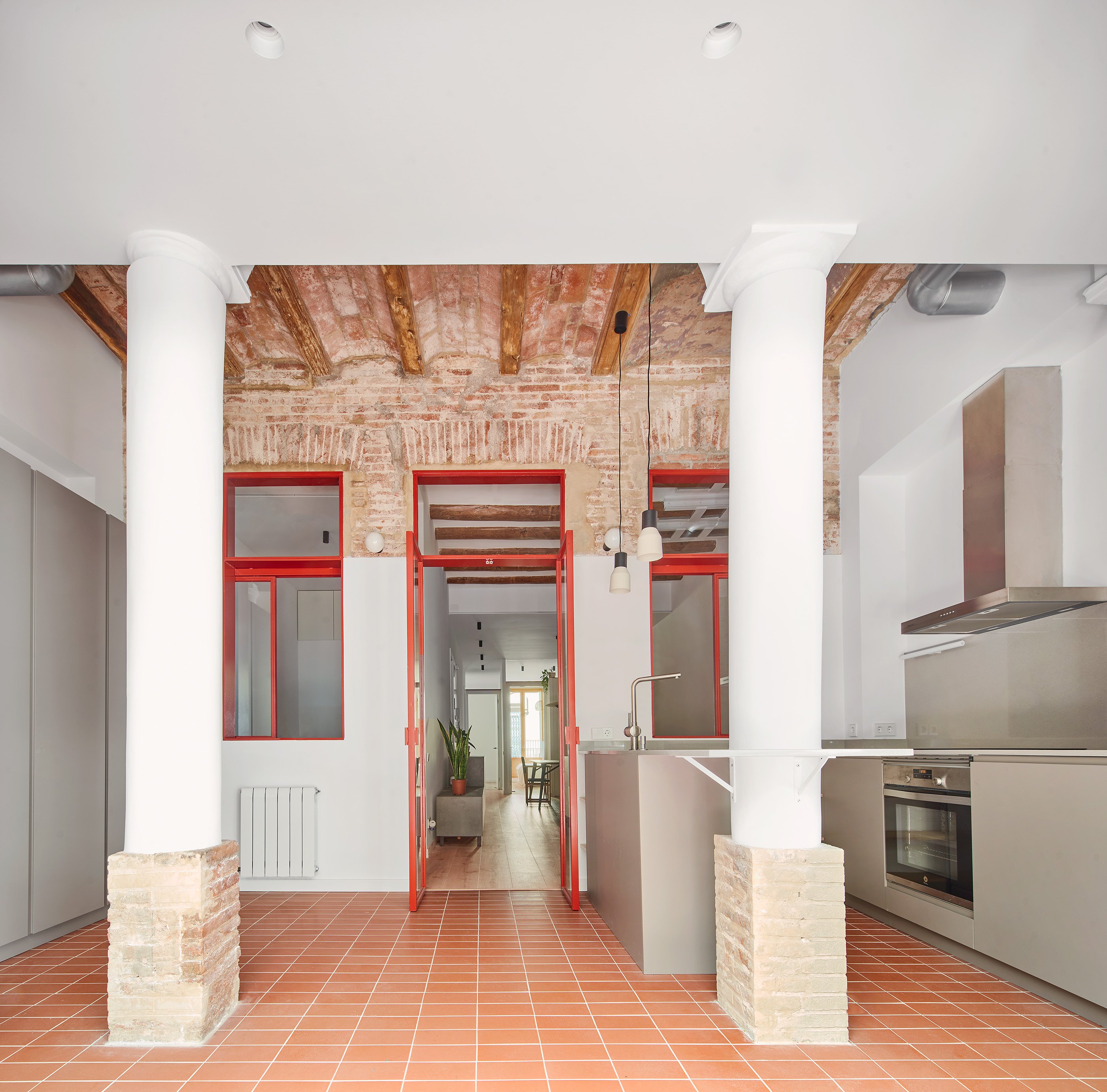 巴塞罗那 Poble Sec 区百年建筑的现代改造丨西班牙巴塞罗那丨estudio CO–A-0