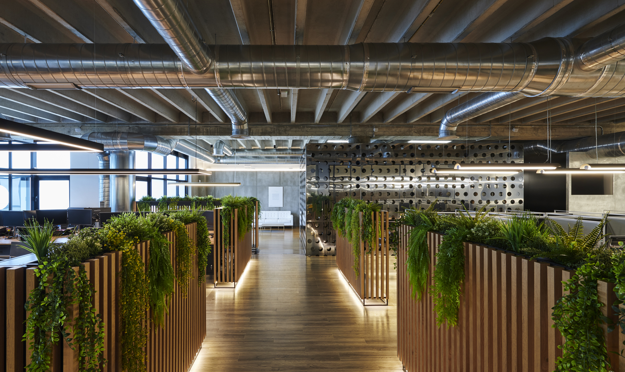 工业风办公室设计 | 金属、植物与木头的和谐-0