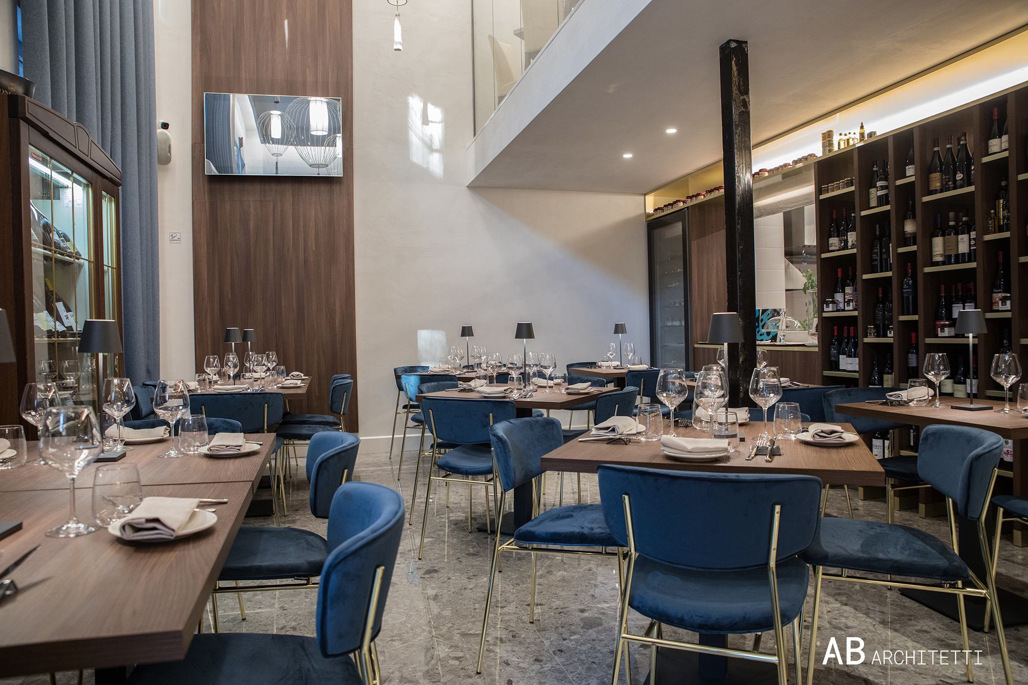 双层空间的巧妙运用与室内设计平衡-1