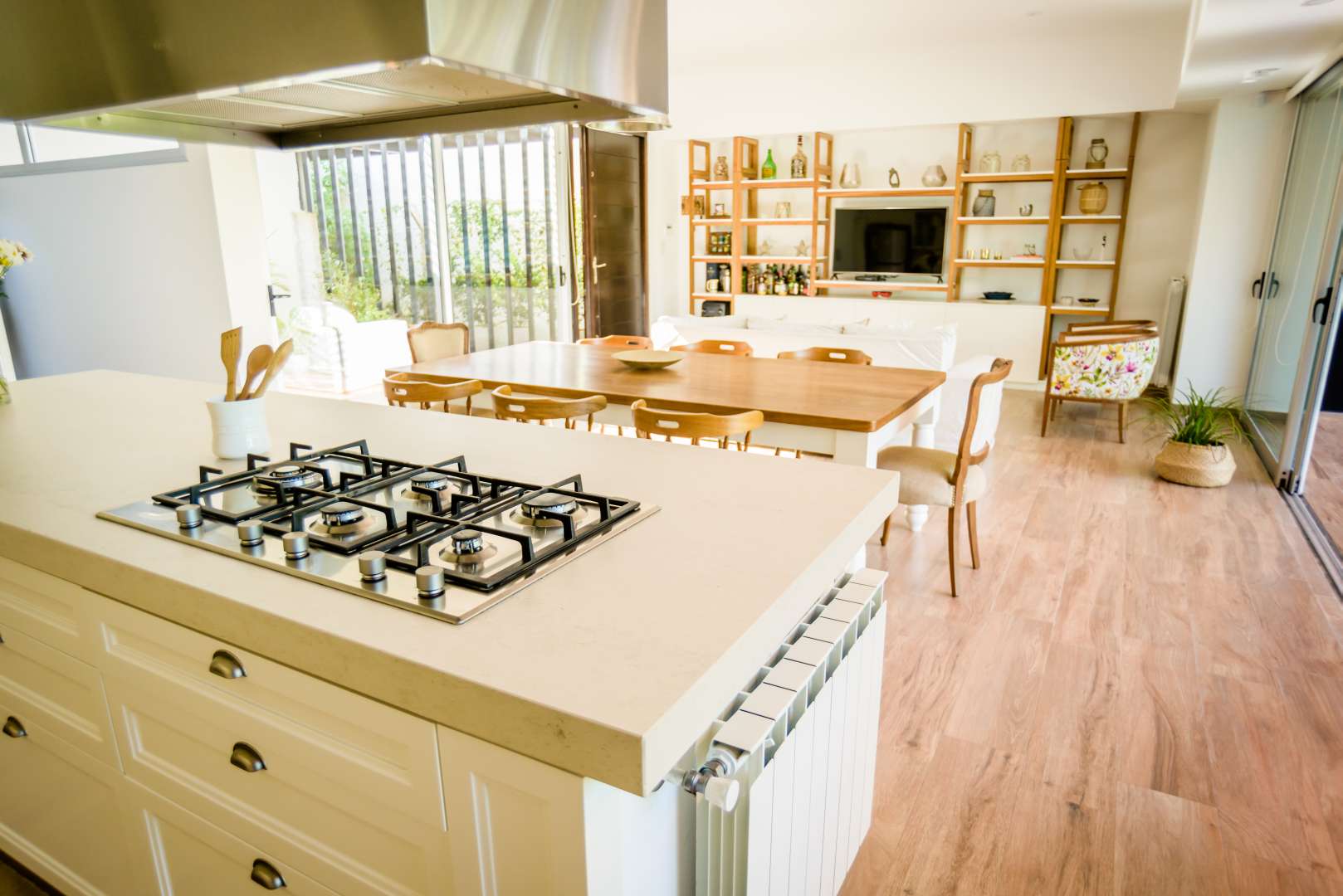 简约之居，功能齐全的家庭聚会空间-16