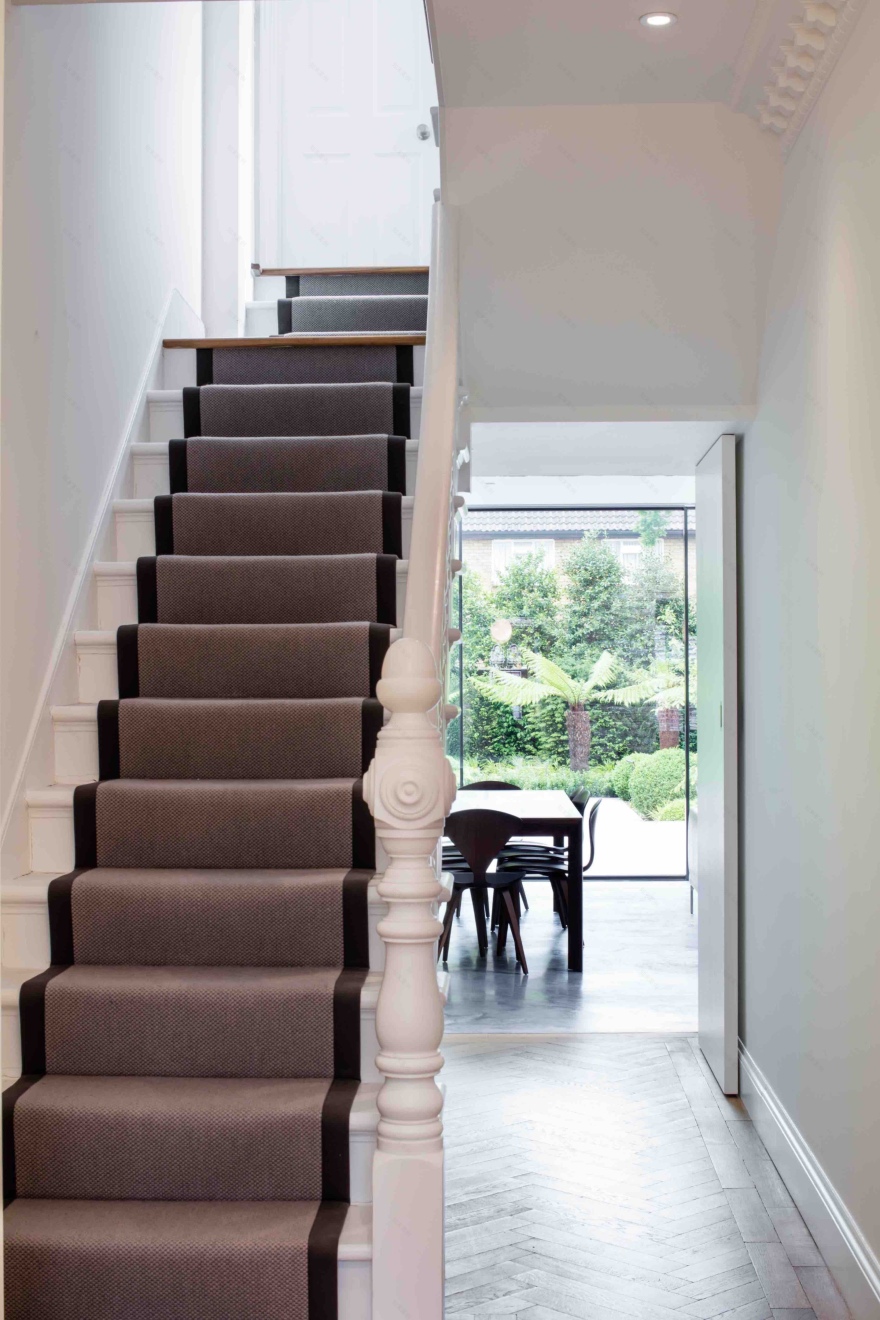 英伦风情别墅现代改造,历史与时尚的完美融合-4