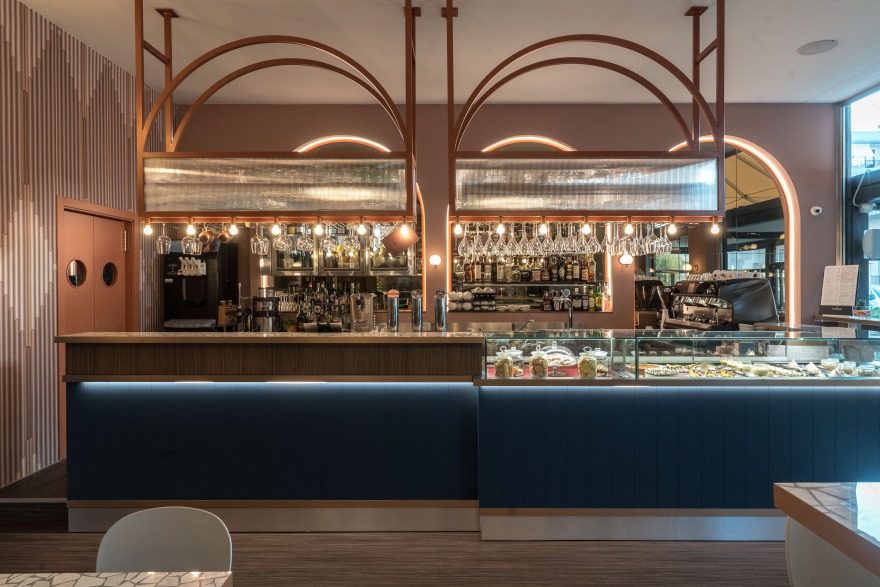 迪奥拉码的“昆斯咖啡馆” | 几何图案与柔和色调的完美融合-2