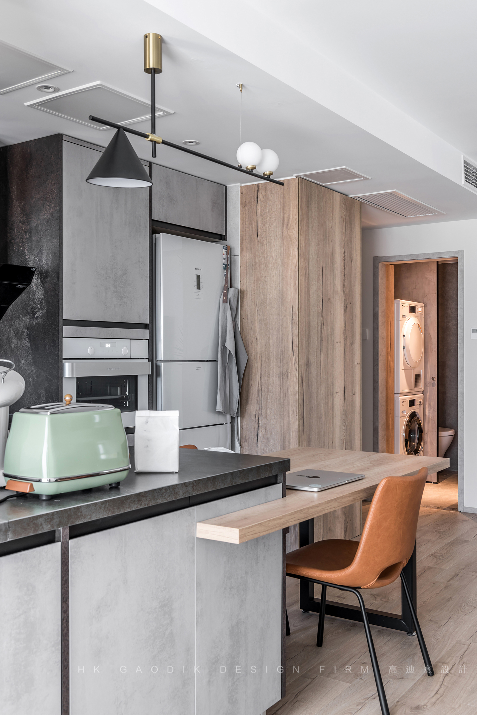 高迪愙设计事务所 | 平层住宅,控制细节平衡空间情感-22