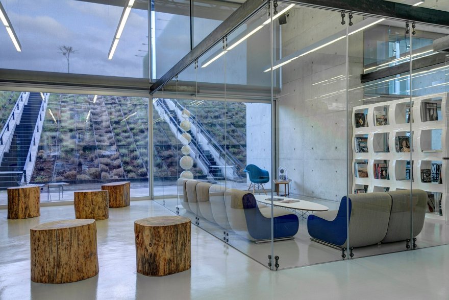 希腊最大呼叫中心,8000 平米空间的惊艳蜕变-1