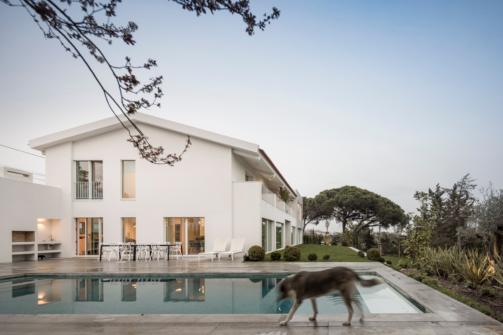 葡萄牙 Estoril RM House 现代别墅设计丨João Tiago Aguiar,arquitectos-44