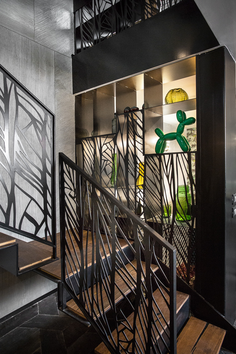 以色列霍隆半独立别墅,绿色 basement 散发爱尔兰酒吧气息-28