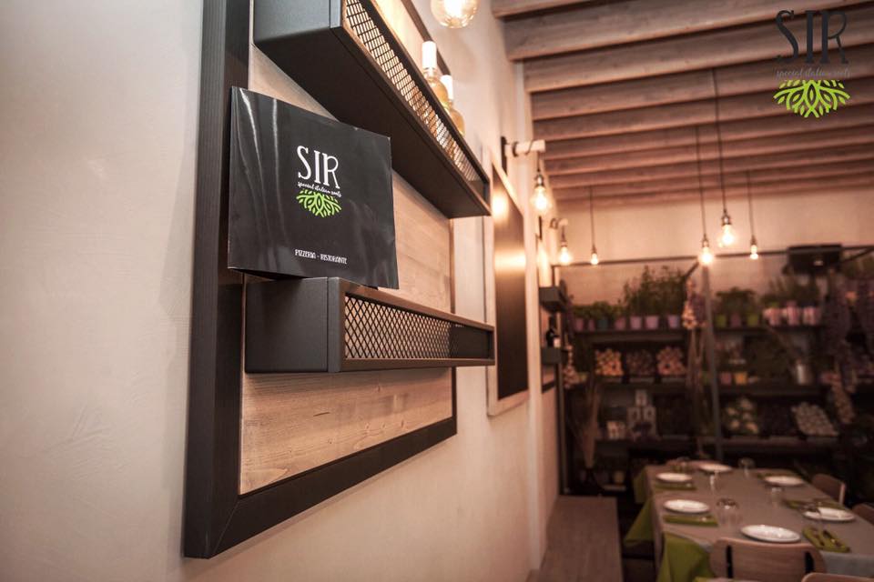 工业风新宠 | S.I.R.比萨店设计-8