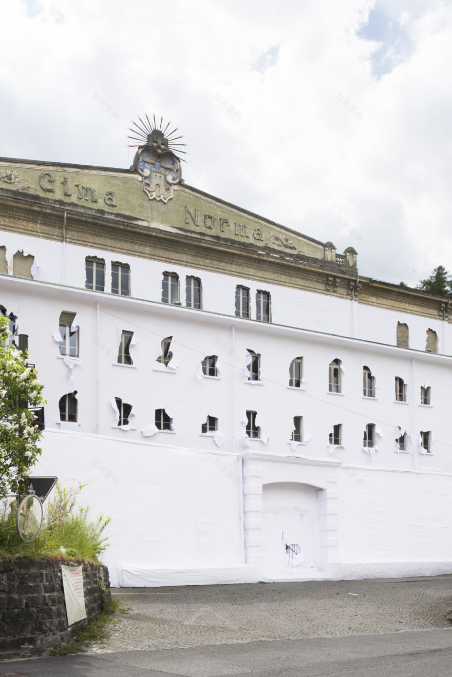 瑞士巧克力工厂“纸建筑”的临时空间艺术-2