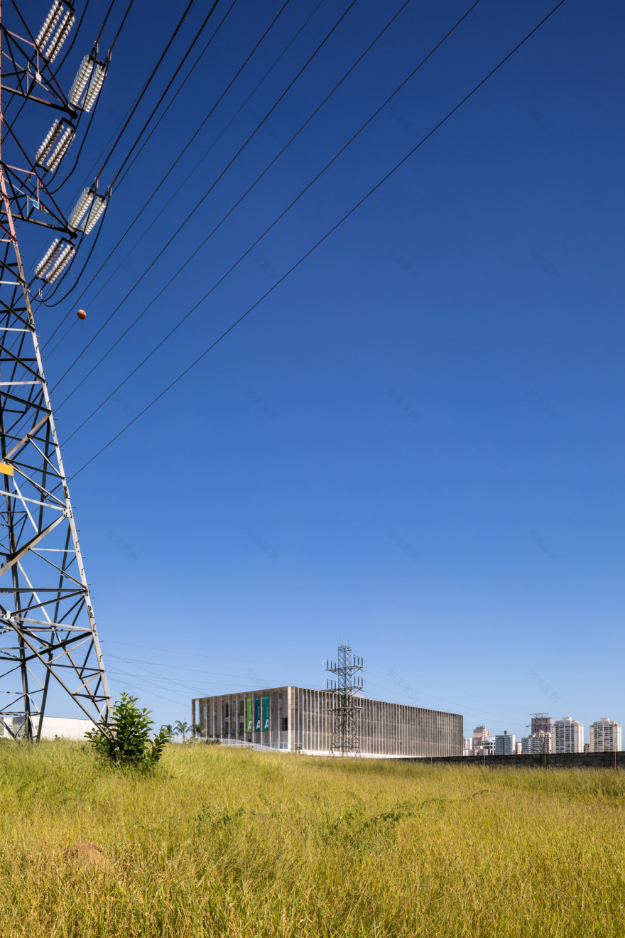 巴西两校区建筑,优雅强烈特质融入自然环境-20