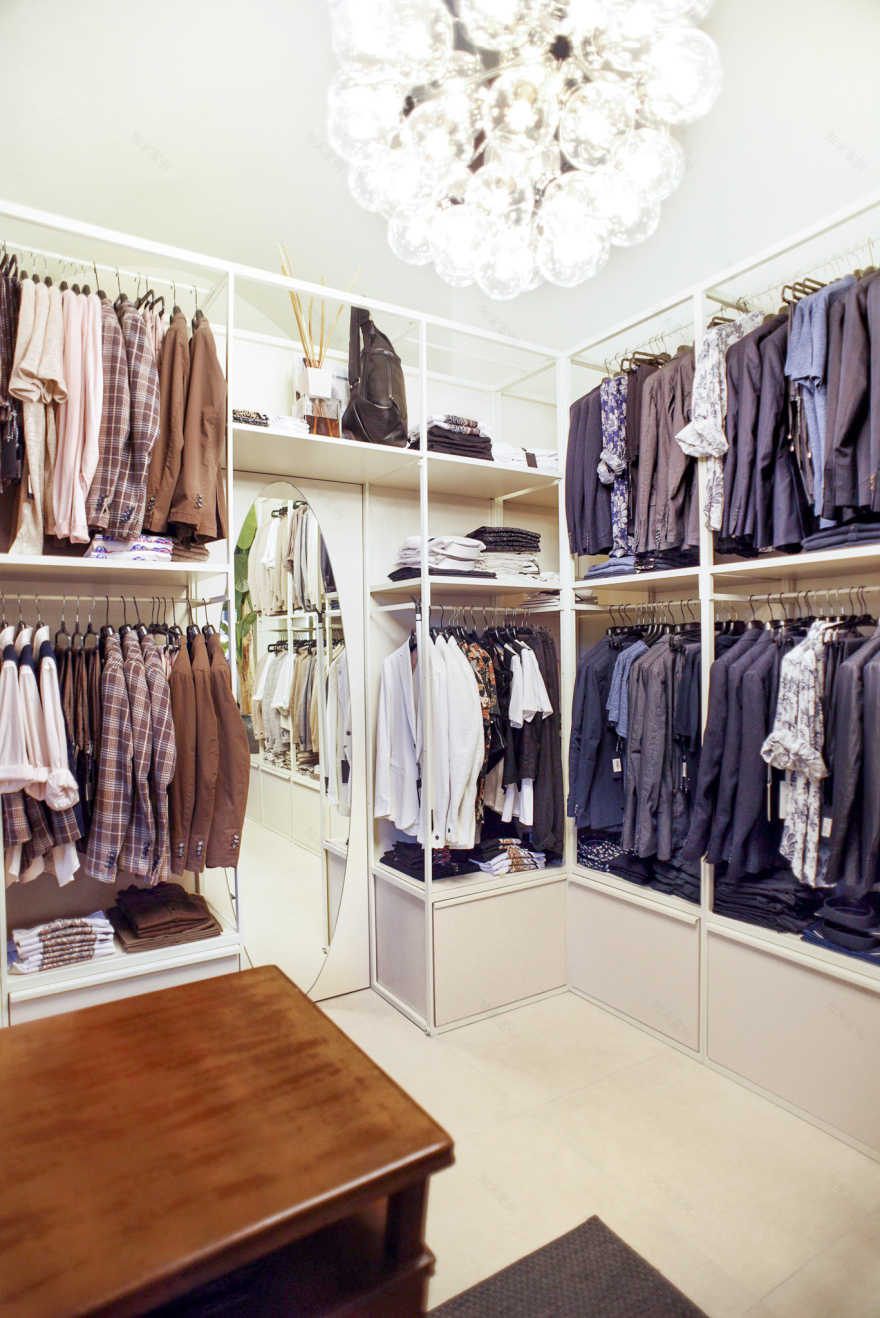 意大利珠宝店变男性时装店,极简设计打造悬浮空间-8