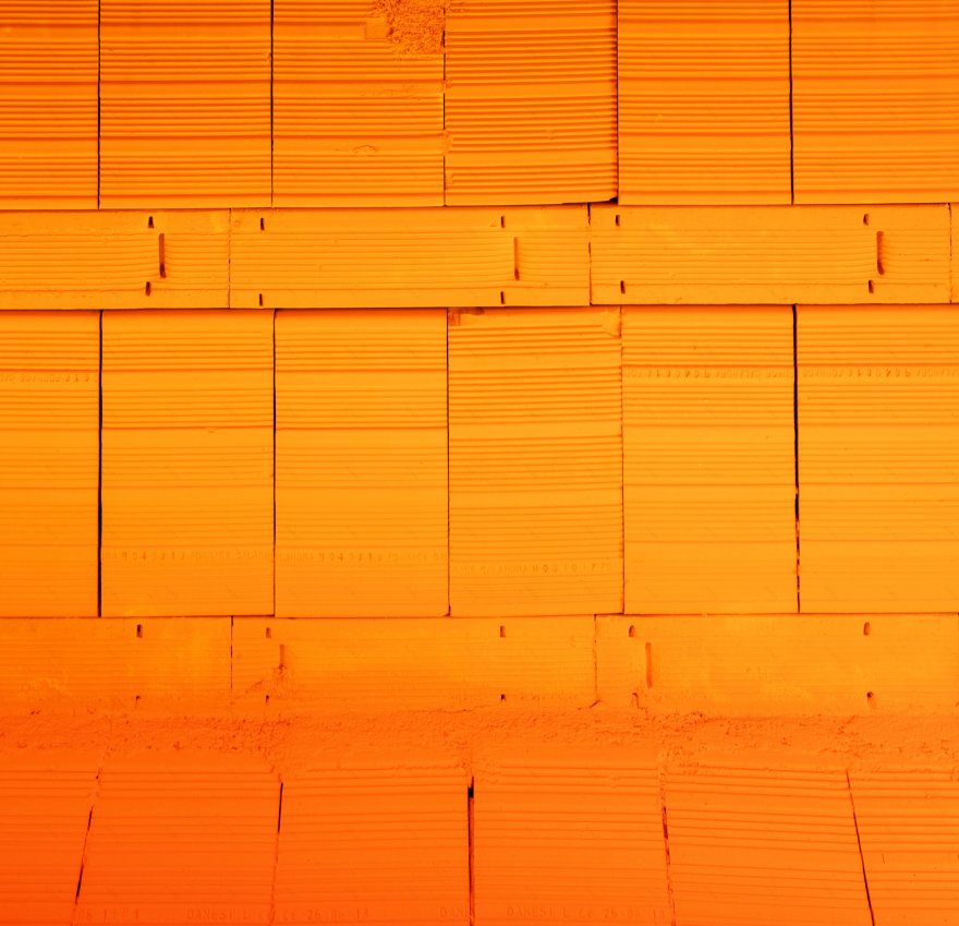 绿色纤维玻璃外墙,打造温馨包容的康复中心-10