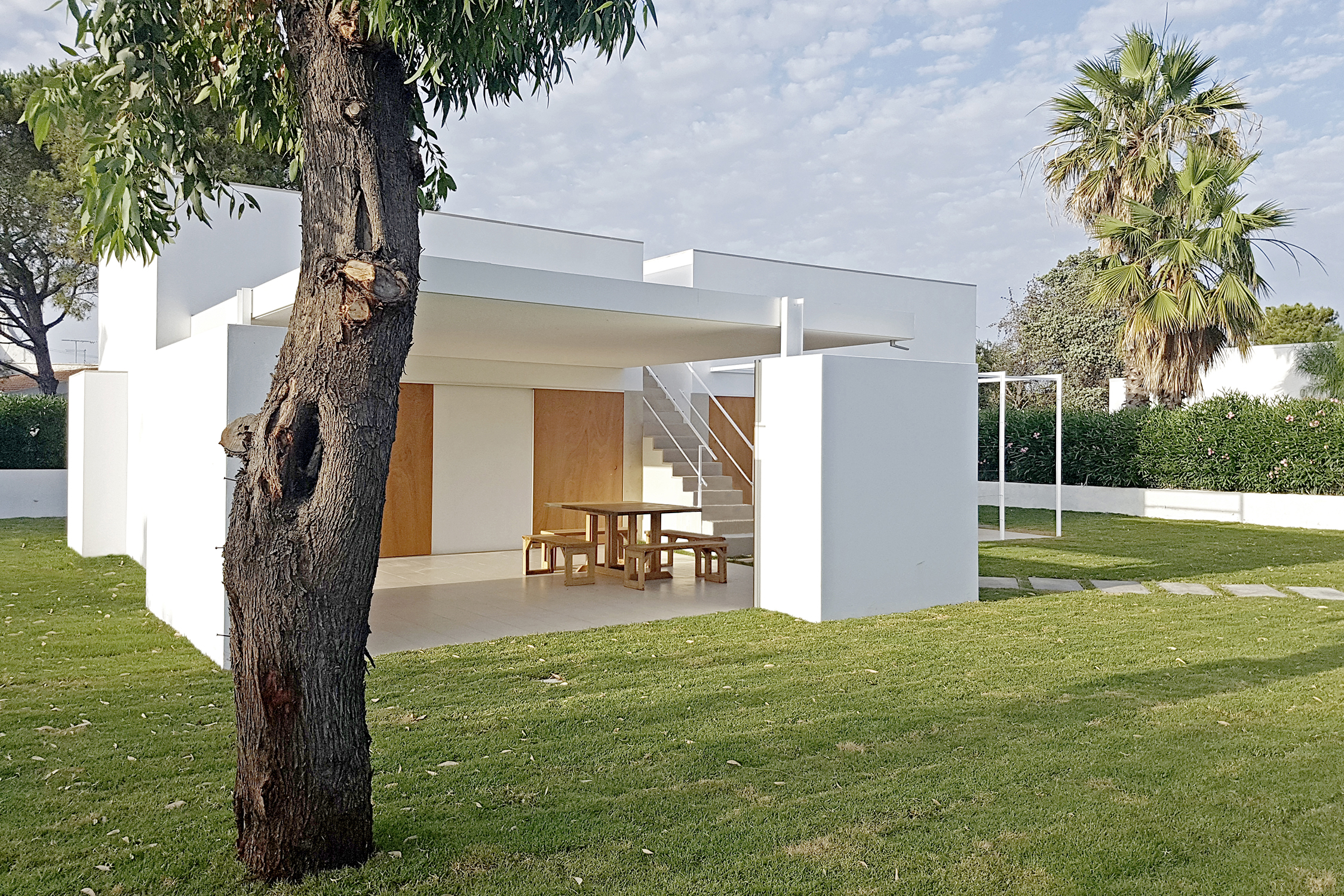 意式简约别墅设计，白色之城尽收眼底-2