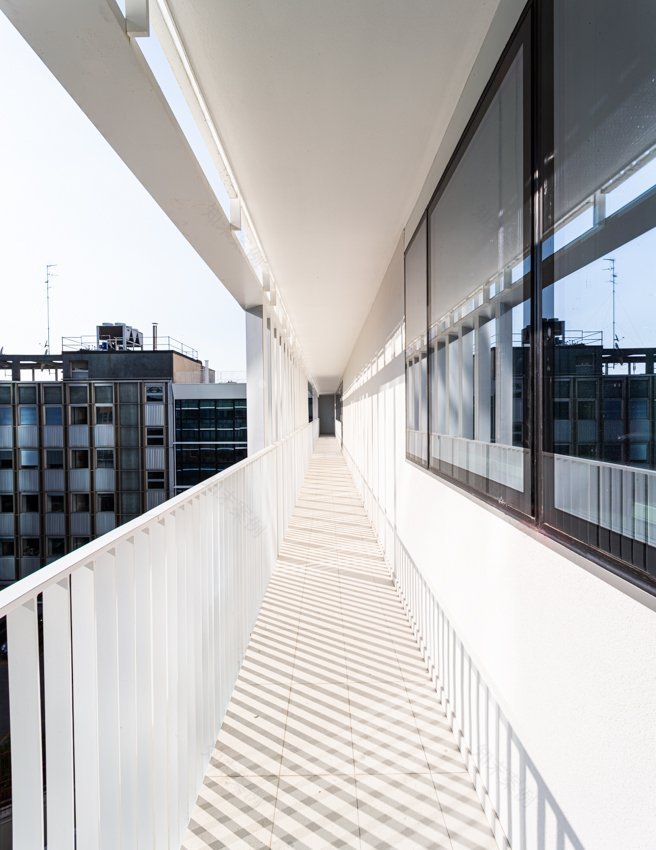 重塑 70 年代建筑,打造意式绿色办公空间-7