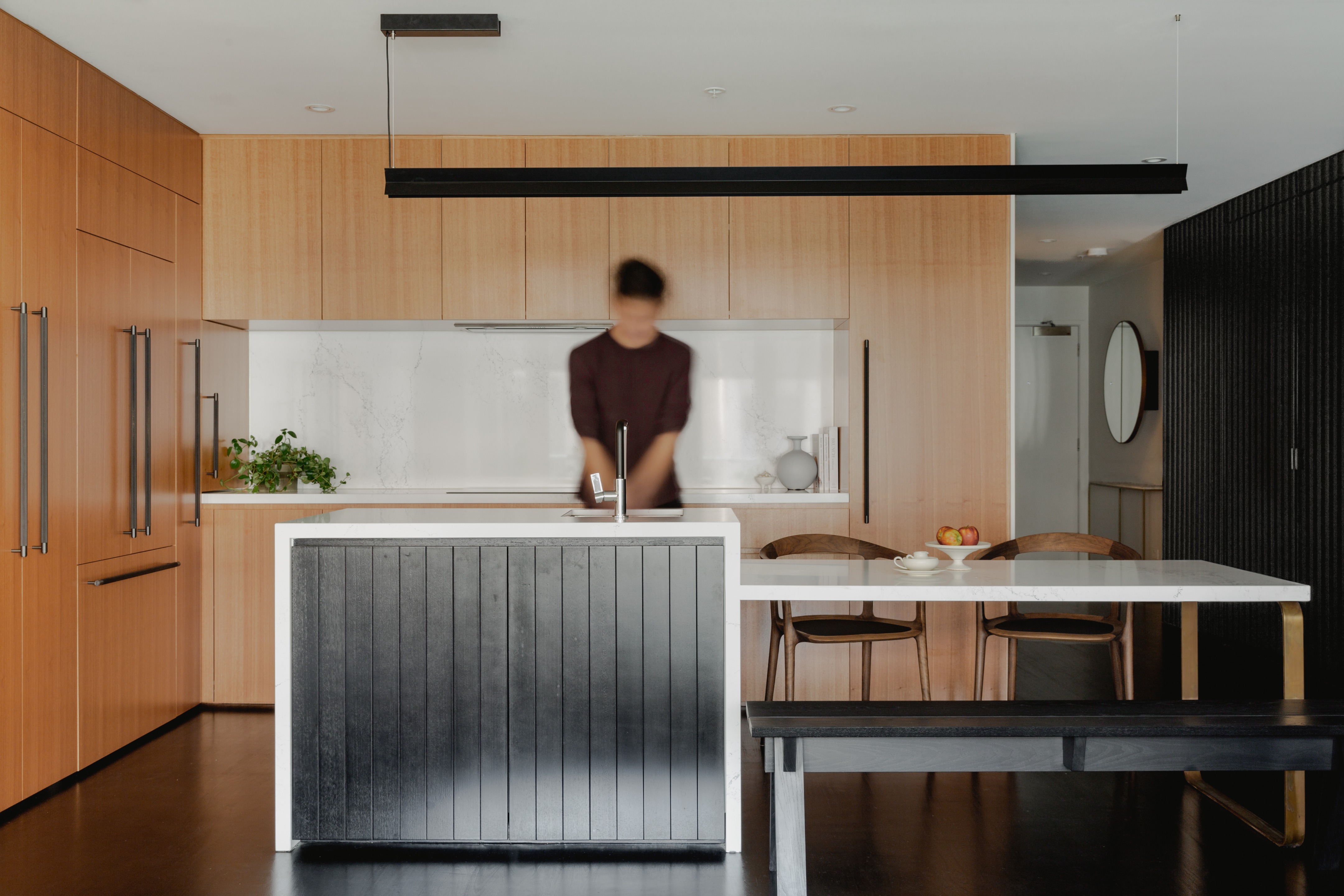 漆艺公寓 | 神秘黑调中的灵动生活-10