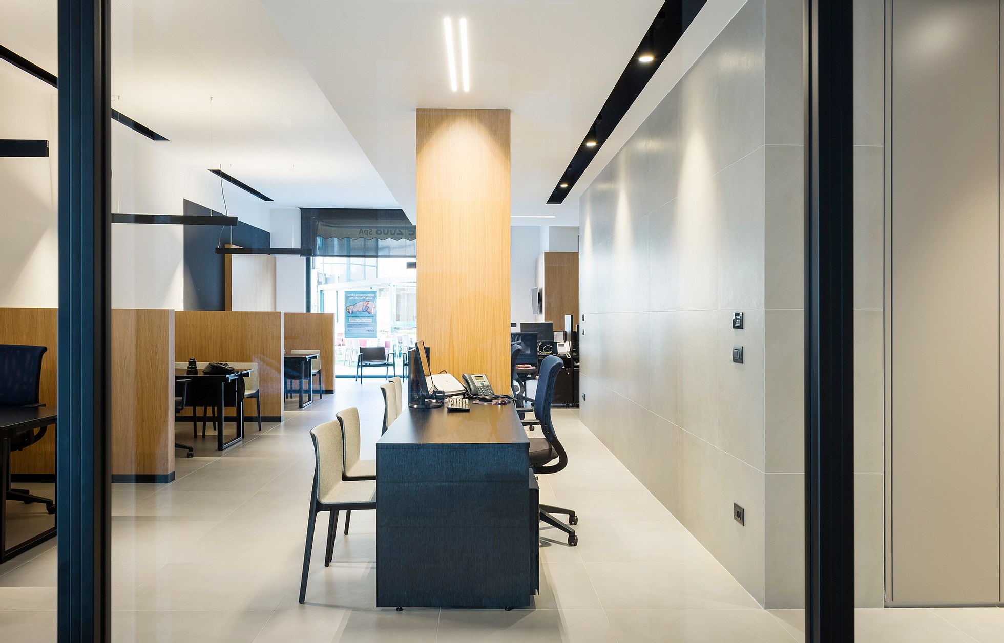 颠覆传统的保险机构办公空间设计-1