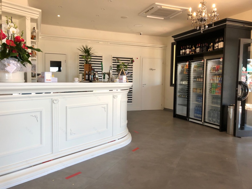 意大利海滨 Gelateria Ipanema 咖啡馆,现代与古典的完美融合-4