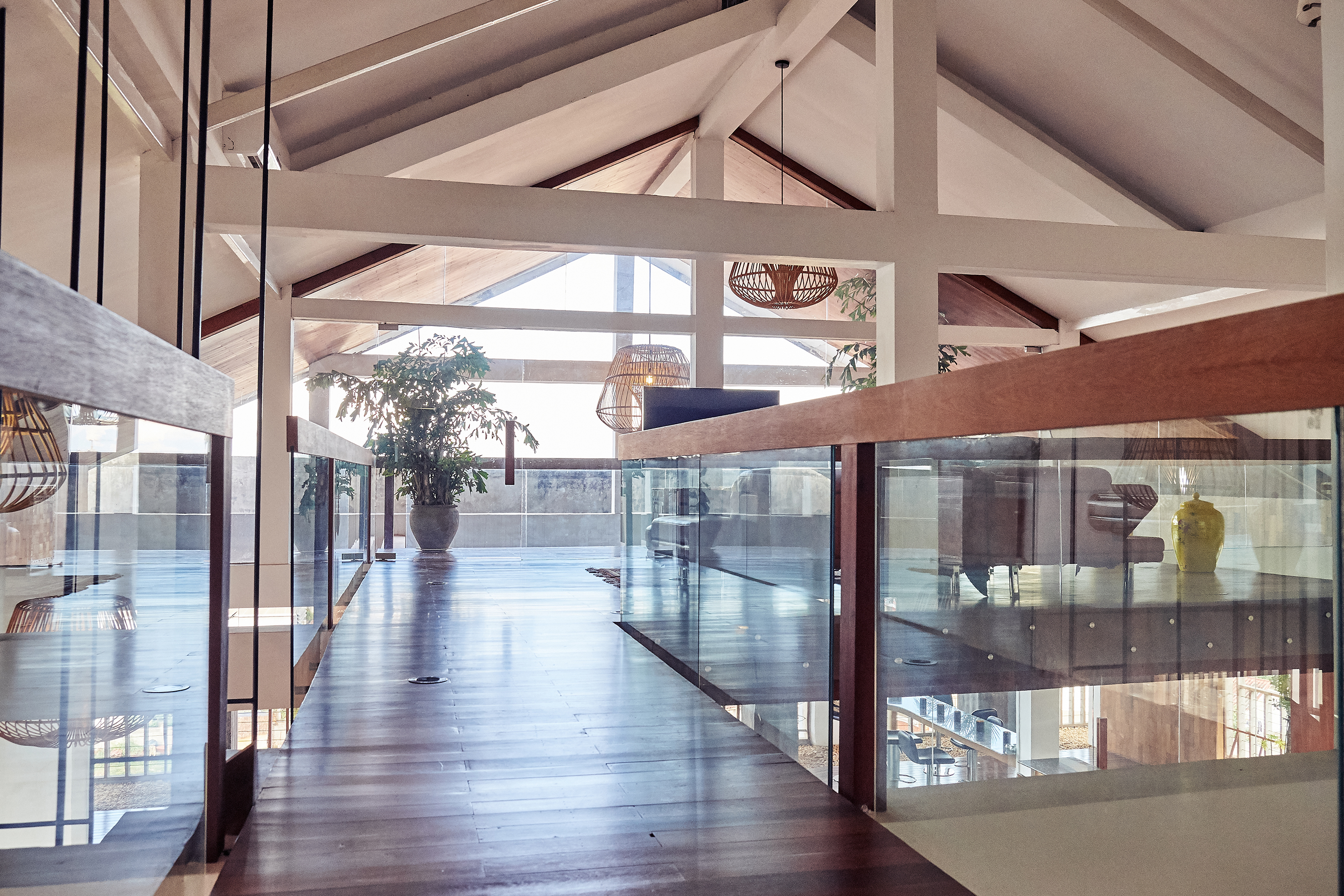 悬挂楼梯的空中楼阁·创新空间设计-11