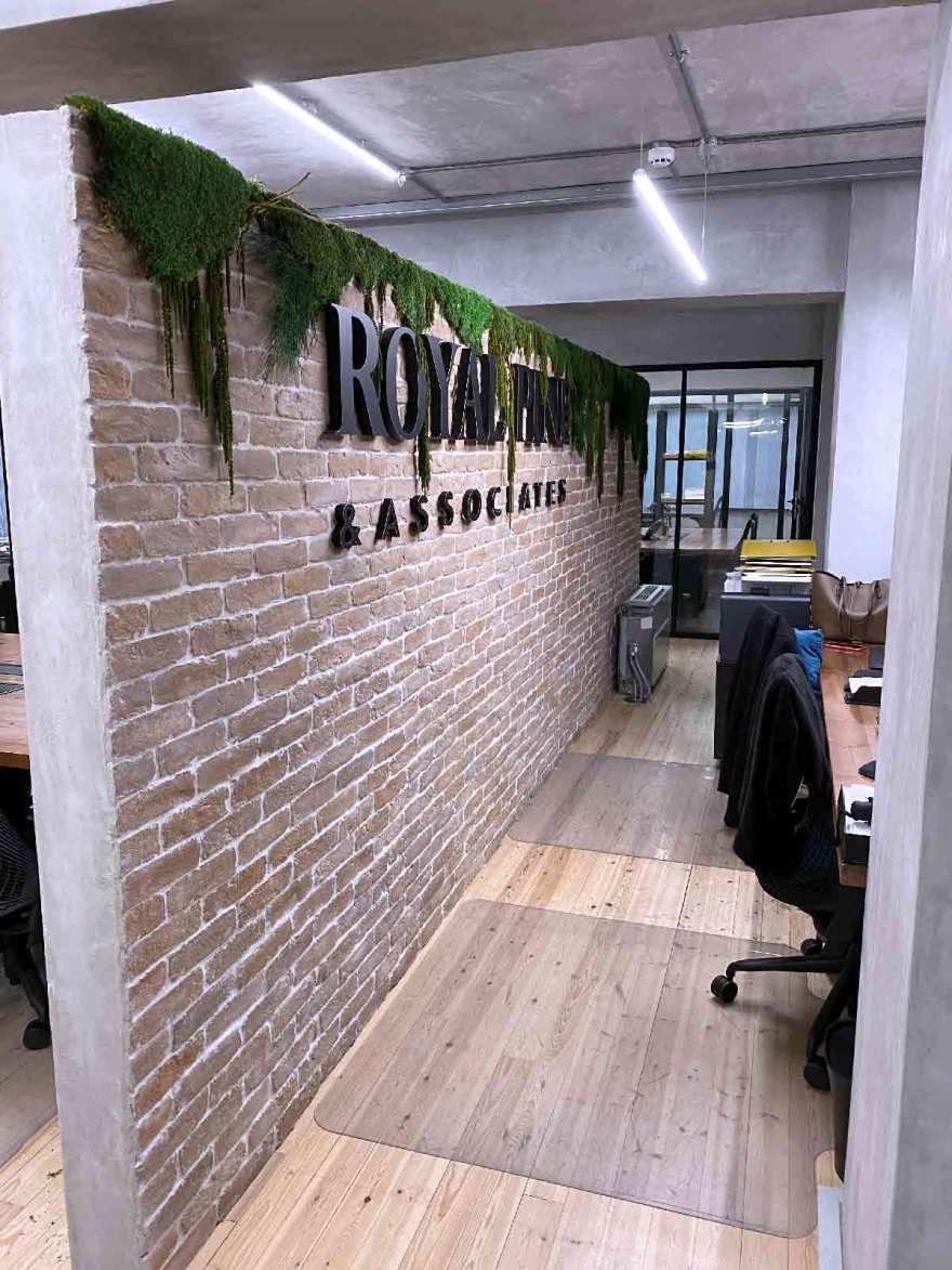 皇家松树与垂直花园的绿色办公空间-19