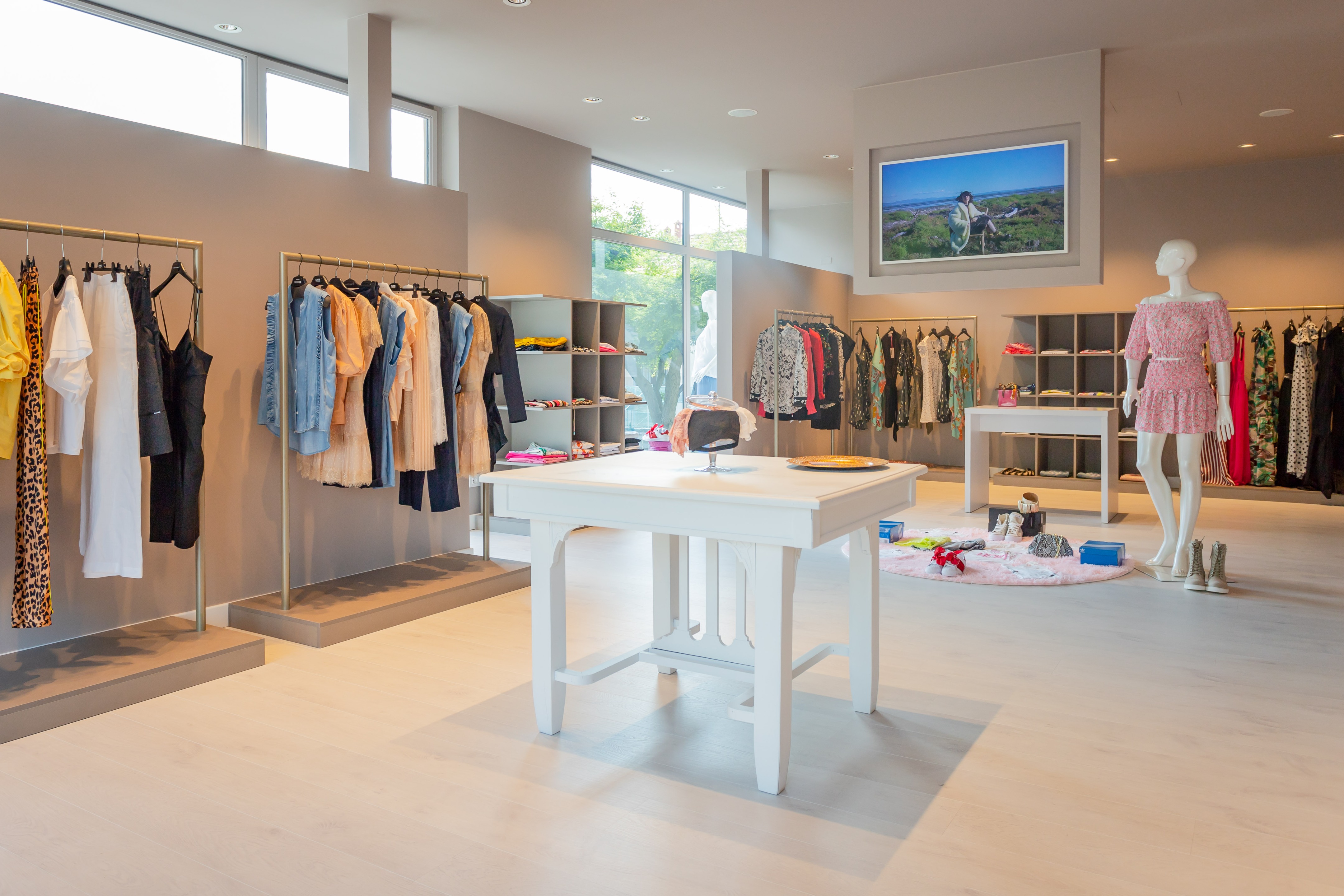 服装店丨EGO boutique丨Davide Pavanello Lab-3