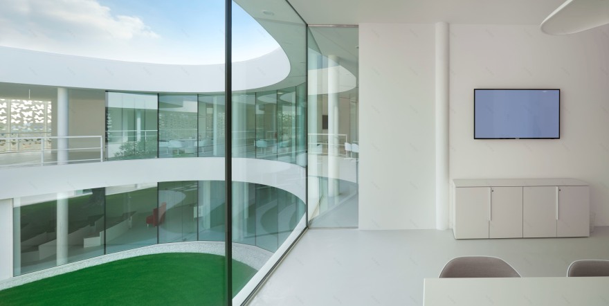 意式蝶舞·Omnicos 化妆品总部办公建筑-16