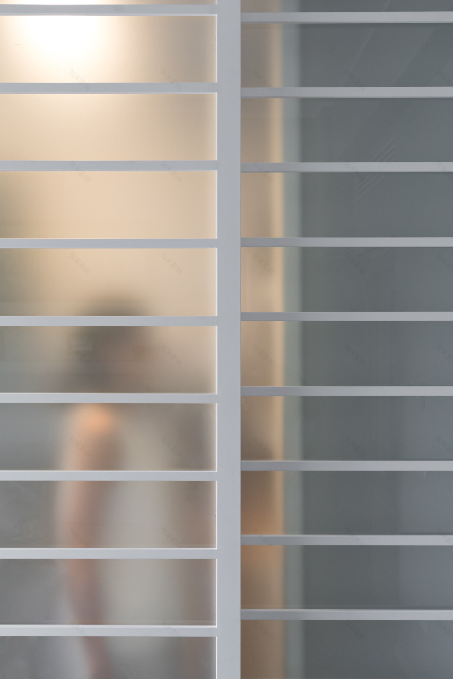 融合极简与装饰艺术的罗马公寓改造-29