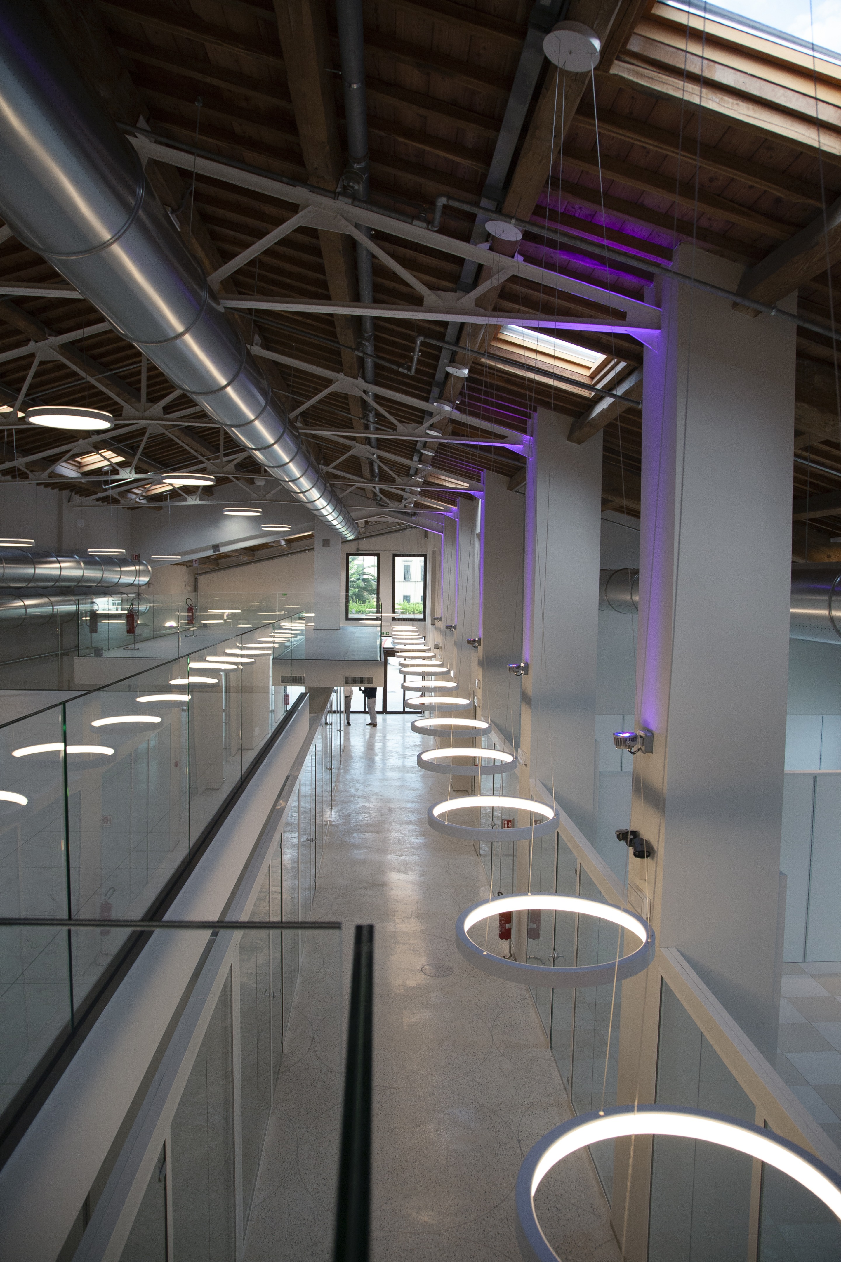 光影游戏打造非凡照明设计——马丁尼利·卢切购物中心-0