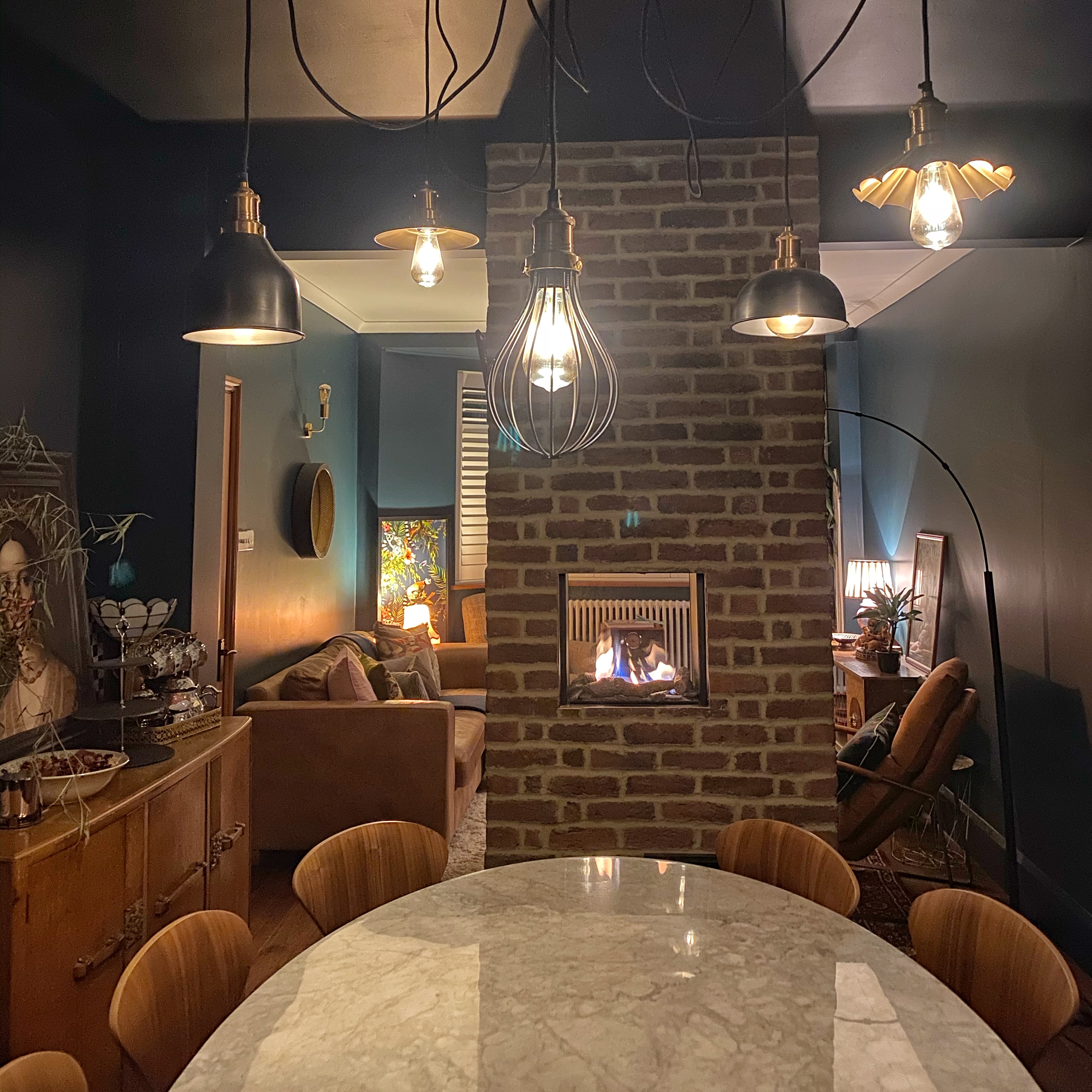 伦敦 Barkingside 的"Off the Wall"风格生活餐厅设计-1