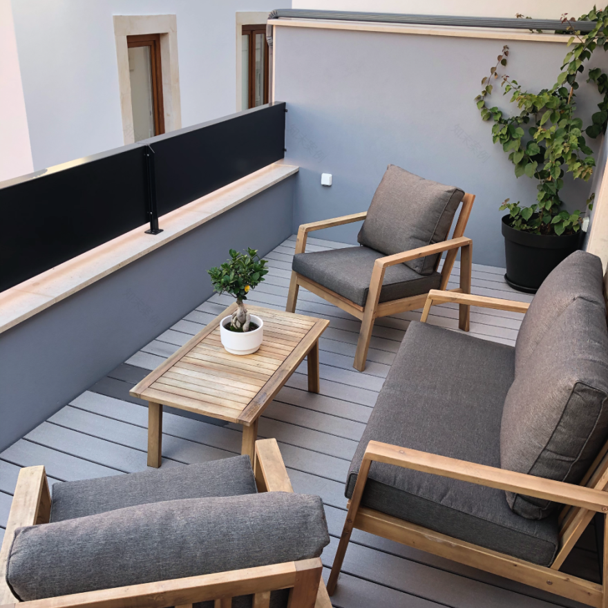 葡萄牙历史中心住宅翻新,木质阶梯成亮点-24