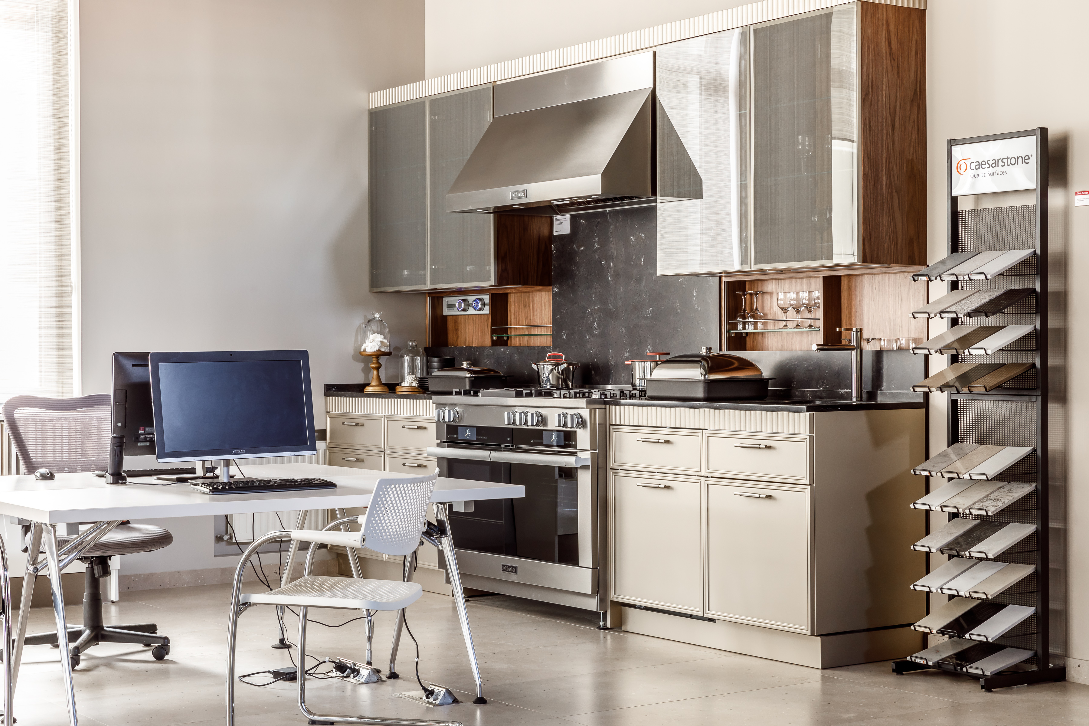 朱莉娅·诺瓦尔斯和米尔-9