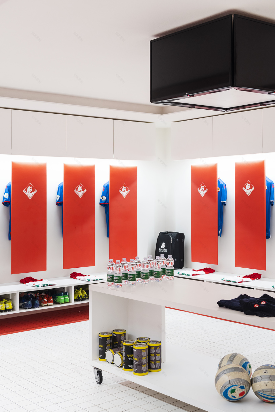 意式运动风洋溢,皮亚琴察足球队更衣室焕新亮相-4