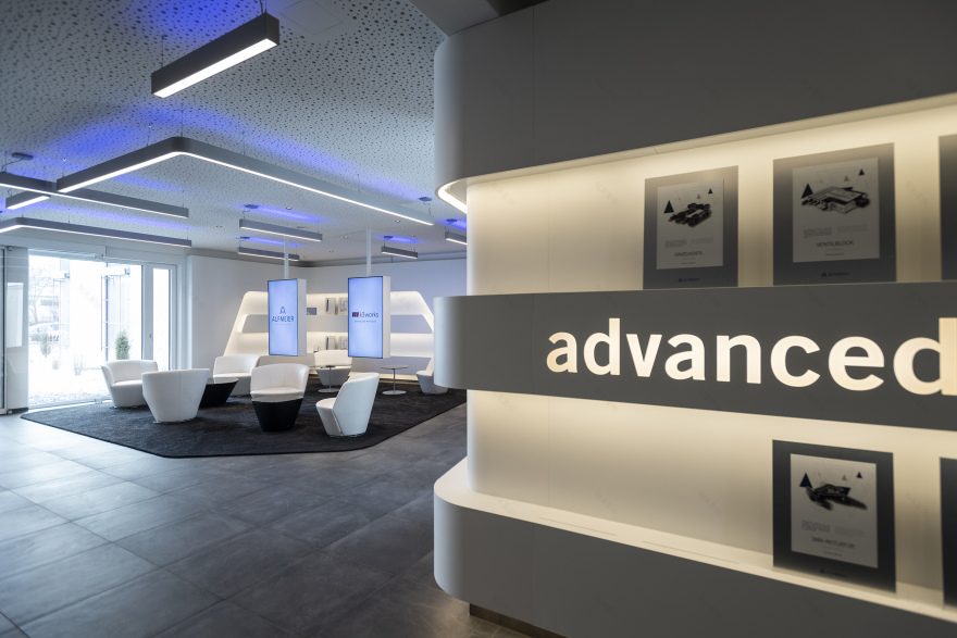 打造多彩空间,提升办公幸福感-1