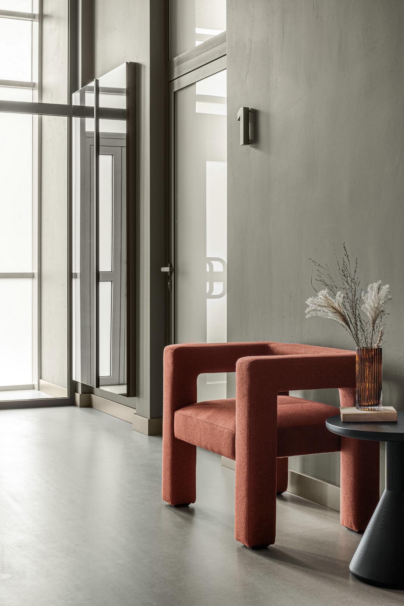 暖色调搭配裸露的水泥墙，尽显温馨大气-10