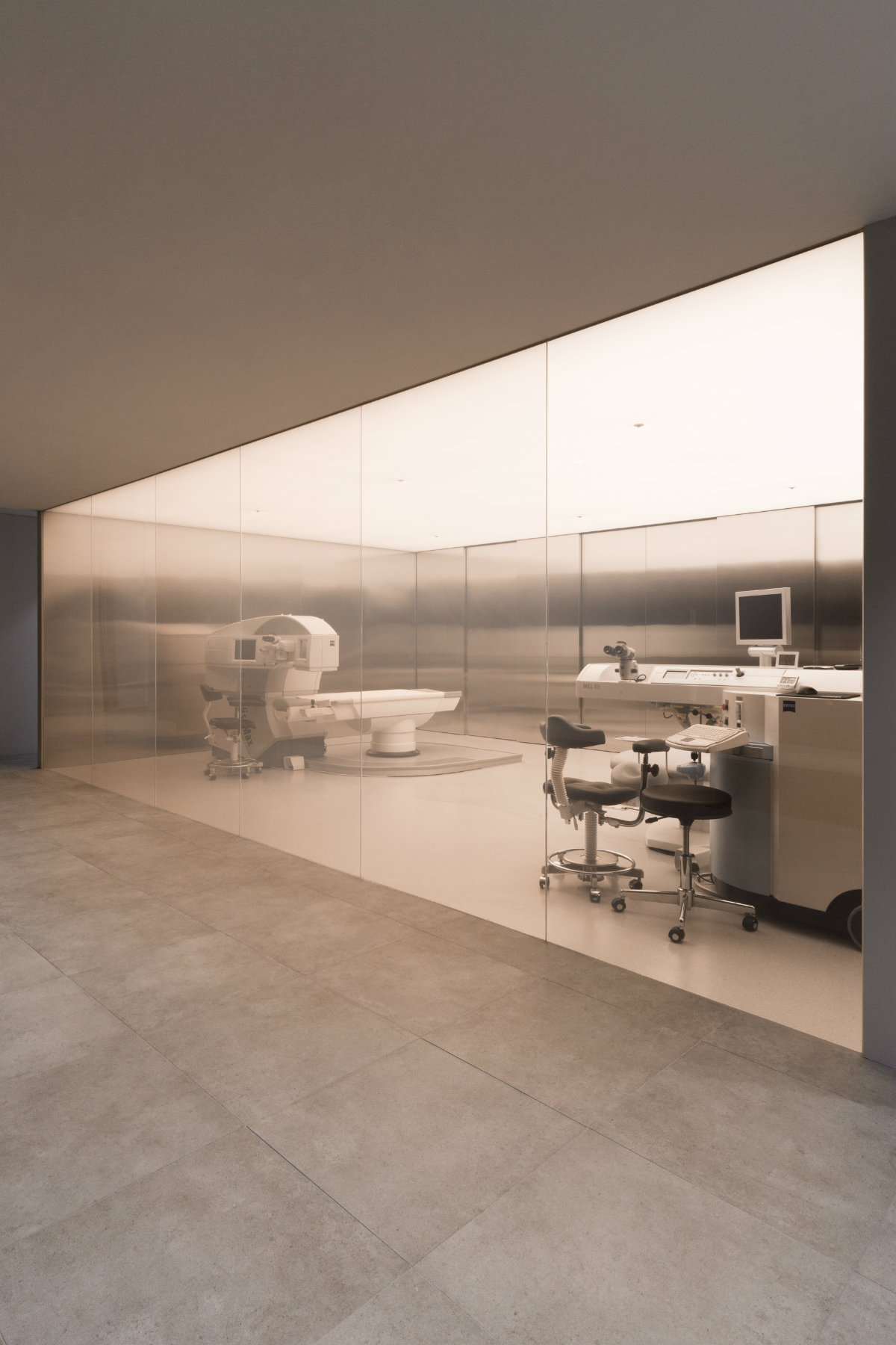 SNU Seoul Eye Clinic by STUDIO UNRAVEL-9