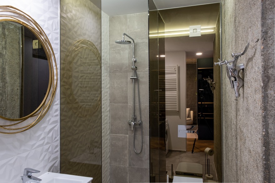 黑白极简公寓,融入自然的粗犷之美-23