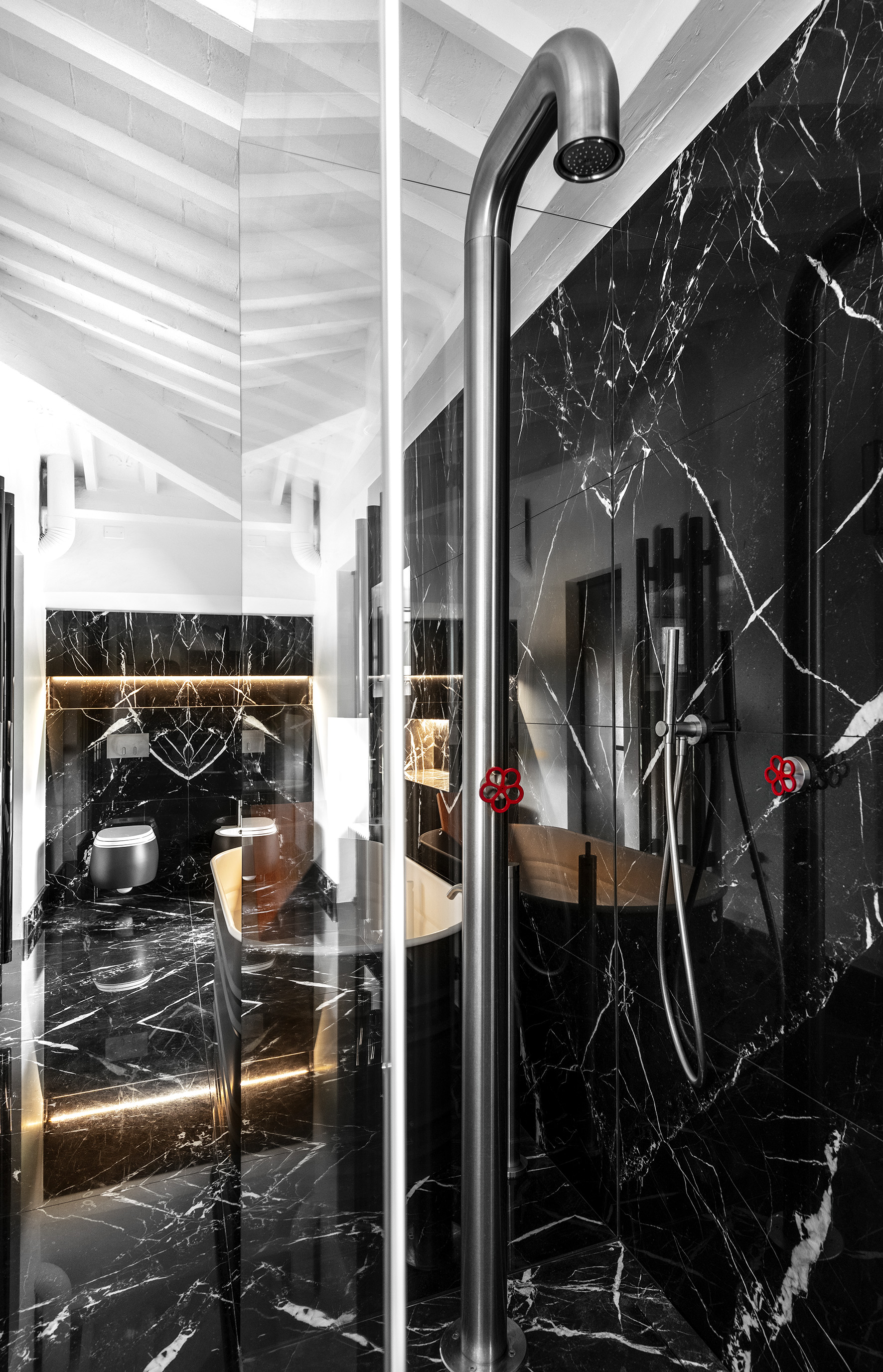 意大利佛罗伦萨山顶复式公寓设计丨Pierluigi Sammarro-24