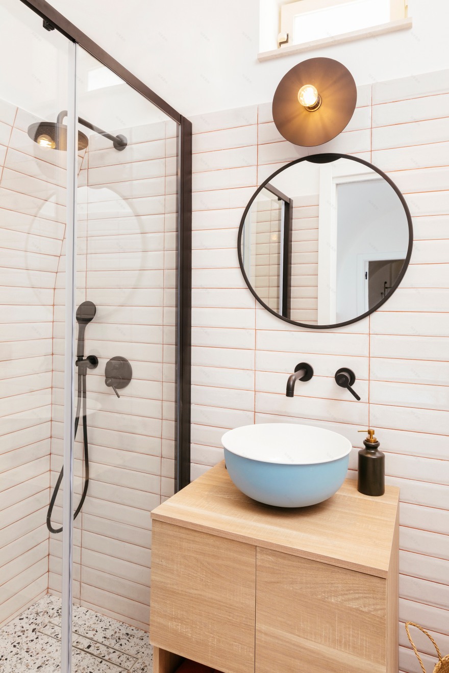 意大利风情传统公寓翻新,铁艺与石材的精致融合-17