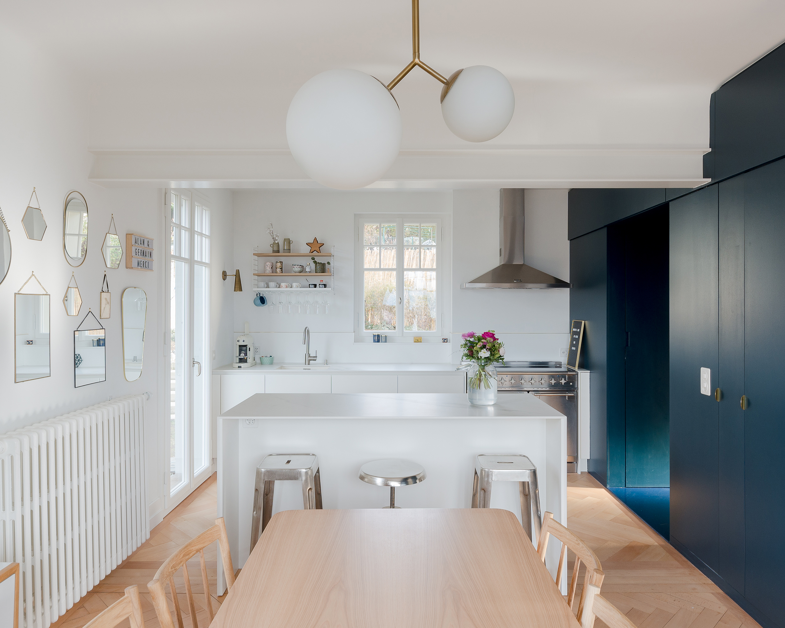 Bureau Brisson Architectes 打造独特别墅,领略湖畔美景-5