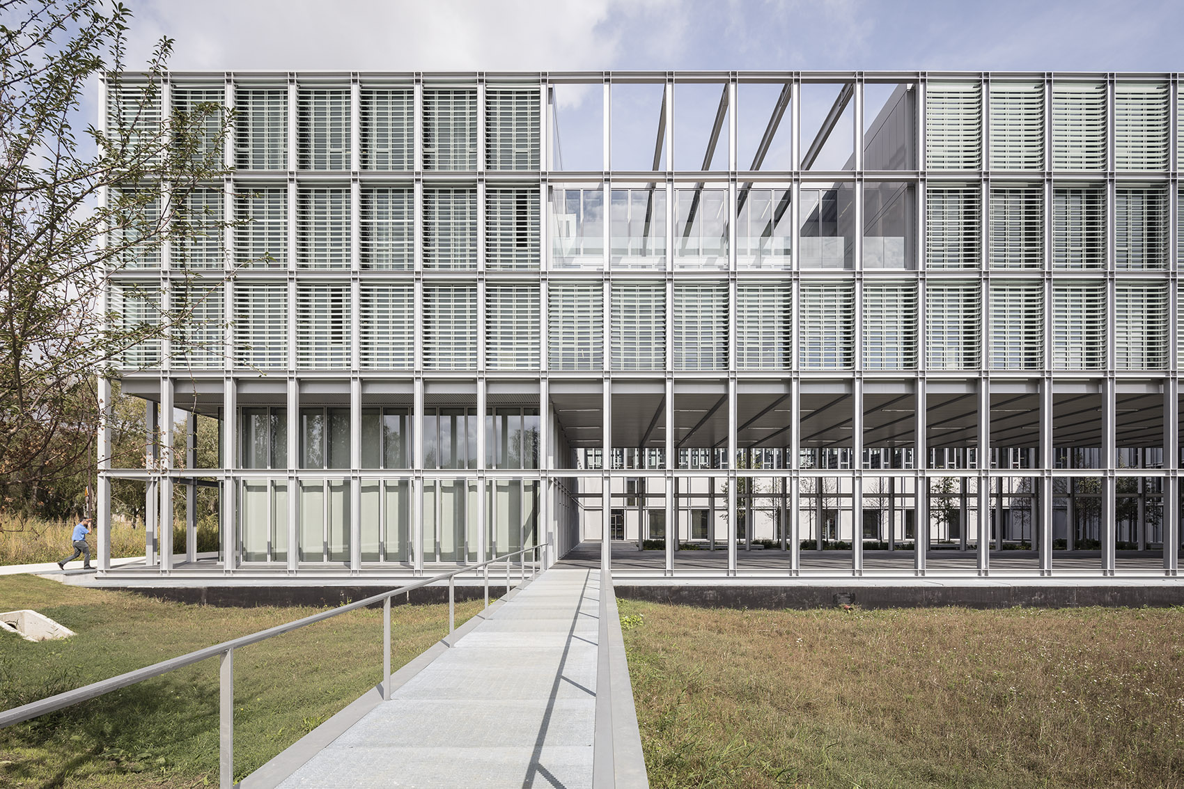 ENSAE学院巴黎萨克雷校区，法国/轻盈的钢结构带来开放、友好而宁静的氛围-5